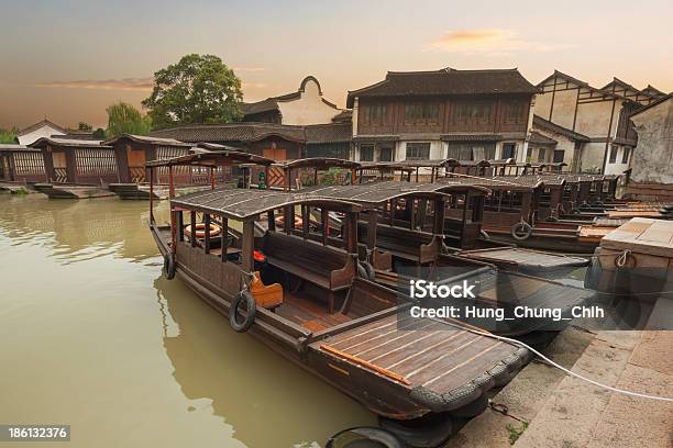 Linda Verde Água Na Área Da Cidade De Suzhou - Fotografias de stock e mais imagens de Aldeia - Aldeia, Amanhecer, Anoitecer