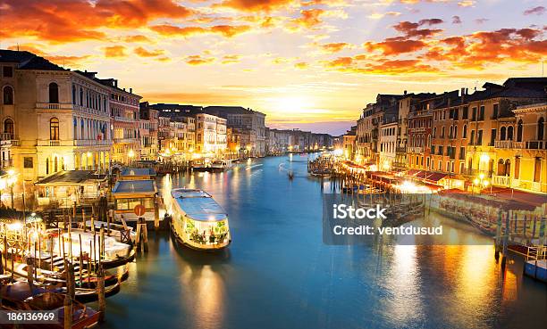 Gran Canal En La Noche Venecia Foto de stock y más banco de imágenes de Aire libre - Aire libre, Arquitectura, Arquitectura exterior