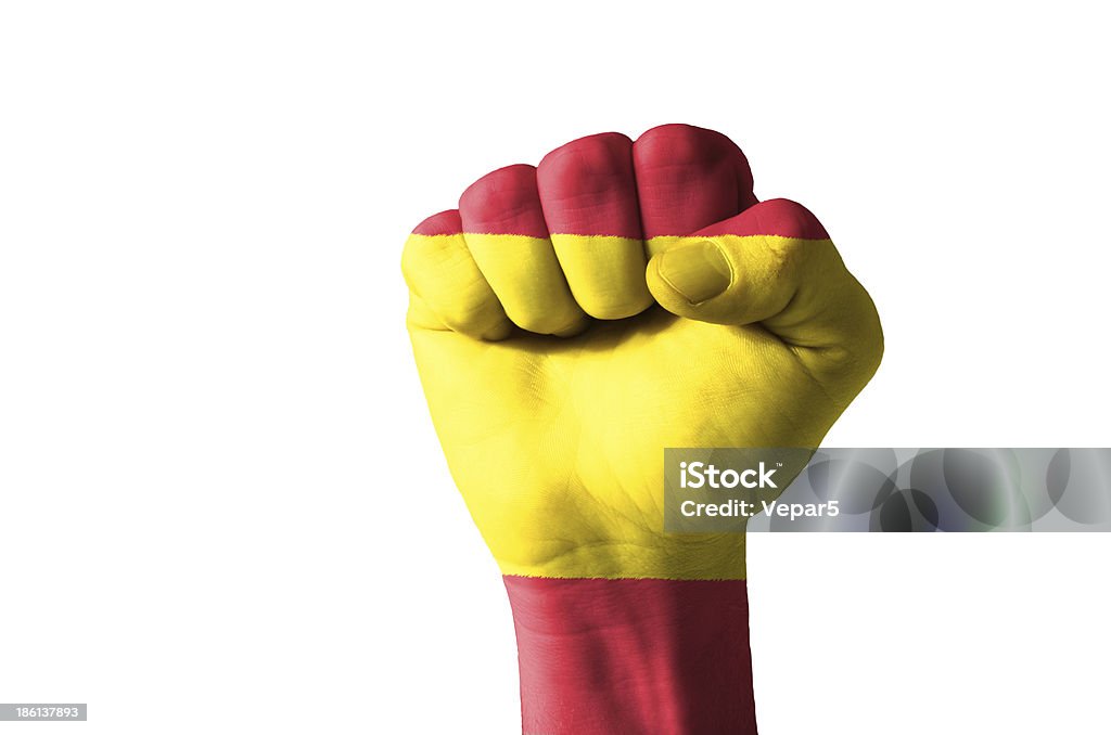 Кулак, окрашенный в цветах испанского флага - Стоковые фото Агрессия роялти-фри