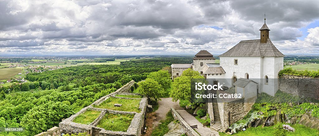Castillo Kuneticka Hora, República Checa - Foto de stock de Pardubice libre de derechos