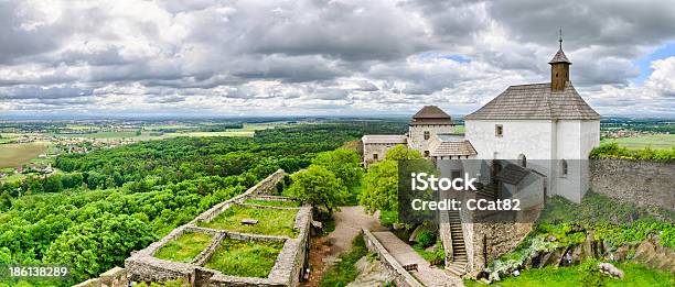 Zamek Kuneticka Hora Republika Czeska - zdjęcia stockowe i więcej obrazów Pardubice - Pardubice, Antyczny, Architektura