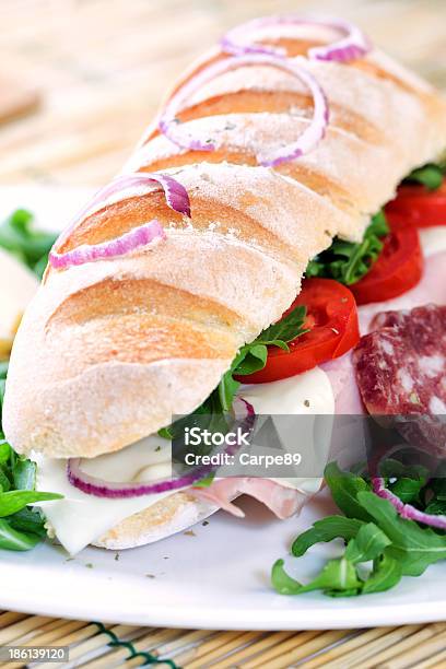 Foto de Sanduíche De Tomate Queijo E Presunto e mais fotos de stock de Alface - Alface, Alimentação Não-saudável, Almoço