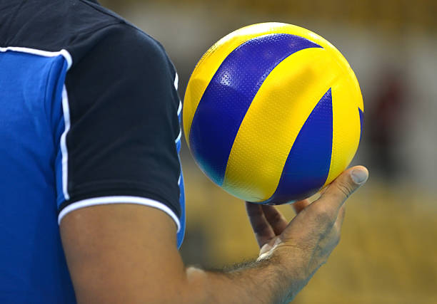 cancha de voleibol - volleyball volleying human hand men fotografías e imágenes de stock