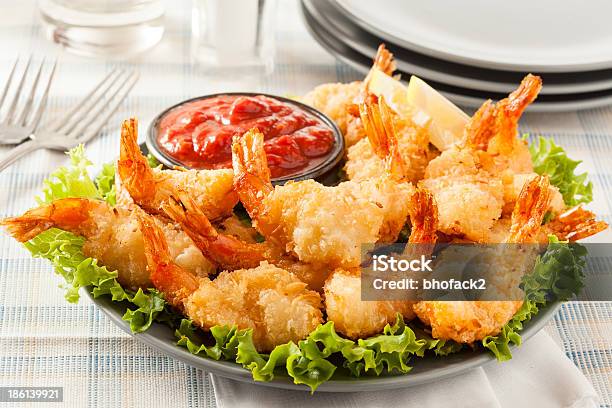 Photo libre de droit de Sauté De Crevettes À La Noix De Coco Bio banque d'images et plus d'images libres de droit de Crevette - Produit de la mer - Crevette - Produit de la mer, Panure, Aliment frit