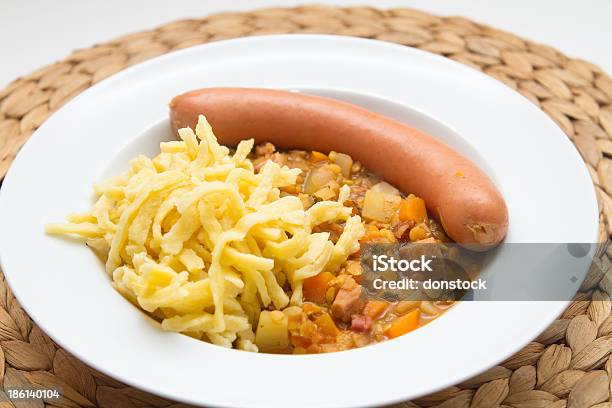 Photo libre de droit de Lentilles Avec Spätzle Et Frankfurter banque d'images et plus d'images libres de droit de Lentille - Lentille, Spätzle, Hot dog