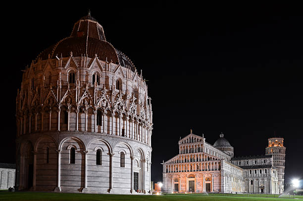 istock Square of Miracles in Pisa by night 186140175