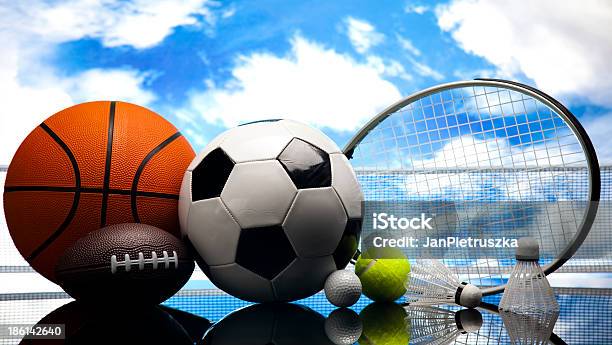 Sportgeräte Fußball Tennis Basketball Stockfoto und mehr Bilder von Aktivitäten und Sport - Aktivitäten und Sport, Ausrüstung und Geräte, Badminton - Sport