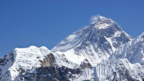 istock Beautiful view of Mount Everest. 186145022
