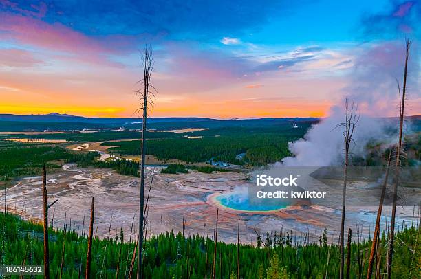 Grand Prismaticvon Oben Stockfoto und mehr Bilder von Yellowstone-Nationalpark - Yellowstone-Nationalpark, Blau, Bunt - Farbton