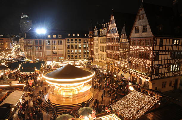 istock Christmas market in Frankfurt 186151312