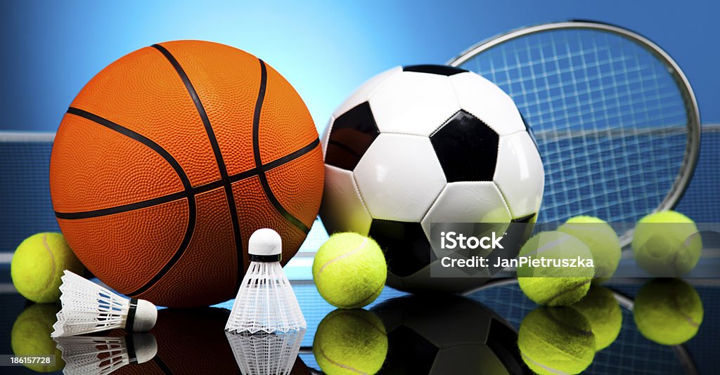 Attrezzatura sportiva, di calcio, Tennis, basket - Foto stock royalty-free di Attrezzatura sportiva