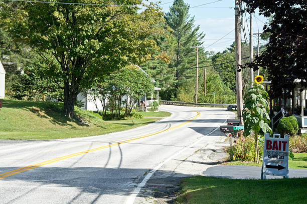 istock Downtown Putnamville, Vermont in summer 186162050