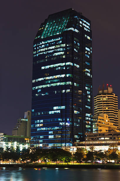 edifícios à noite vista da cidade - bangkok province photography construction architecture imagens e fotografias de stock