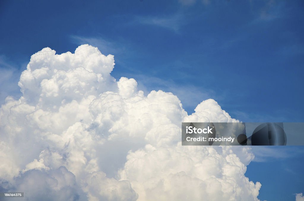 Nuvole di cielo e bella pulizia - Foto stock royalty-free di Ambientazione esterna