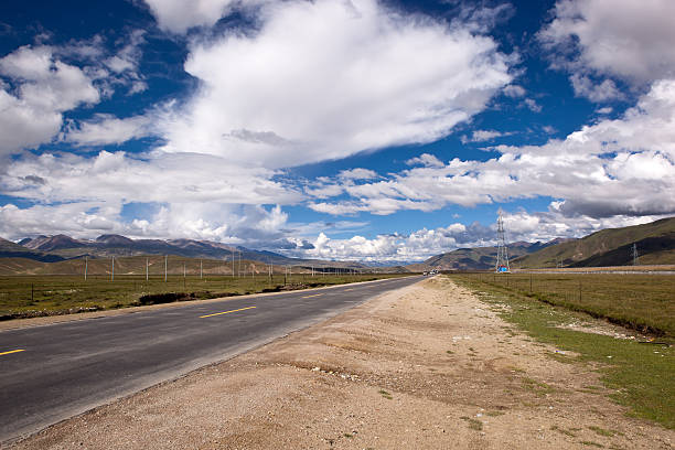 istock The Qinghai Tibet highway 186165114