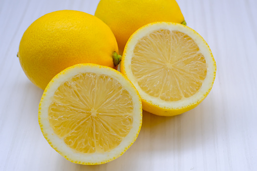 This is a picture of a lemon