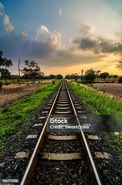 Bahnhof Stockfoto und mehr Bilder von Bahngleis - Bahngleis, Eisenbahn, Fotografie