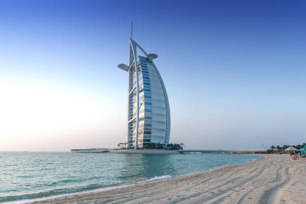 럭셔리 데스티네이션 투어리즘, 두바이, 아랍 에미리트 - dubai beach hotel skyline 뉴스 사진 이미지