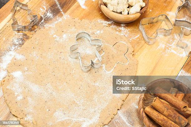 Foto de Assar Pão De Cookies e mais fotos de stock de Assado no Forno - Assado no Forno, Açúcar, Banquete