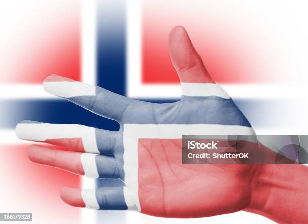 Photo libre de droit de Acclamations Fan Avec Peinture National Drapeau Norvège banque d'images et plus d'images libres de droit de Dessiner
