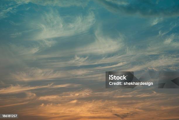 Cirrus Cloud Stockfoto und mehr Bilder von Abenddämmerung - Abenddämmerung, Bildhintergrund, Dämmerung