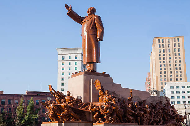 mao zedong estatua - mao tse tung fotografías e imágenes de stock