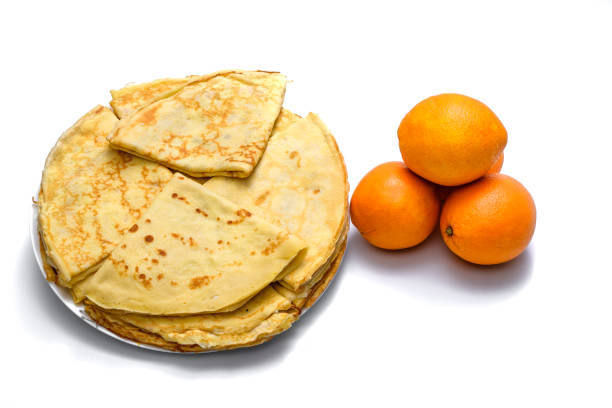 Sweet pancakes stuffed with cottage cheese, folded into triangles, lie on a plate