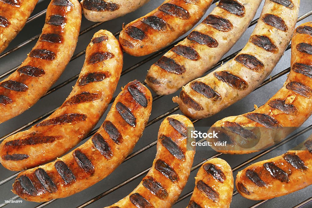 bratwursts alla griglia - Foto stock royalty-free di Alimentazione non salutare