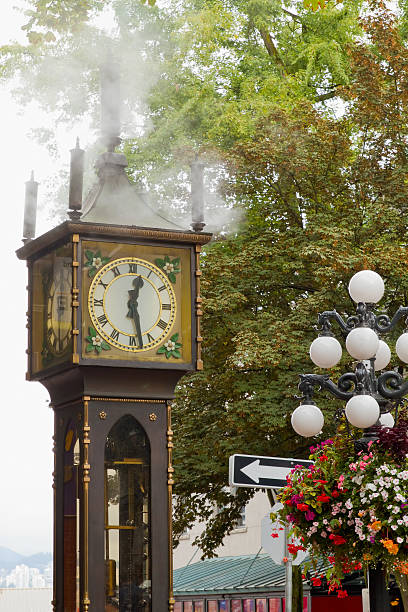 istock Vancouver BC Historic Gastown Steam Clock 186185072