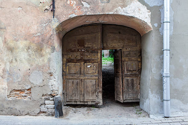 istock Vintage entrance 186191185