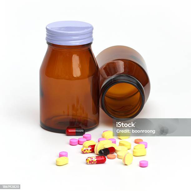 Pillole Di Medicina E Bottiglie - Fotografie stock e altre immagini di Acido acetilsalicilico - Acido acetilsalicilico, Antibiotico, Antidolorifico