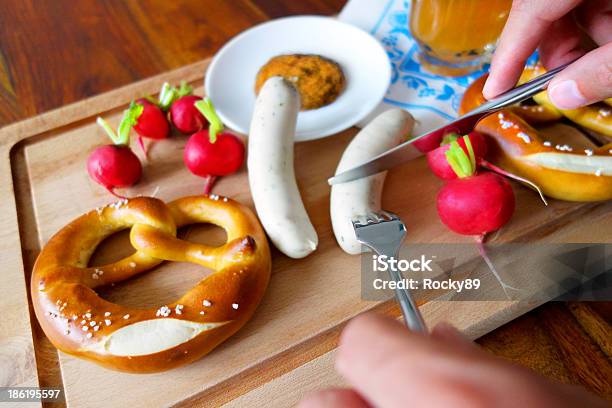 Tipici Bavaresi Colazione Pretzel - Fotografie stock e altre immagini di Weißwurst - Weißwurst, Prima colazione, Birra