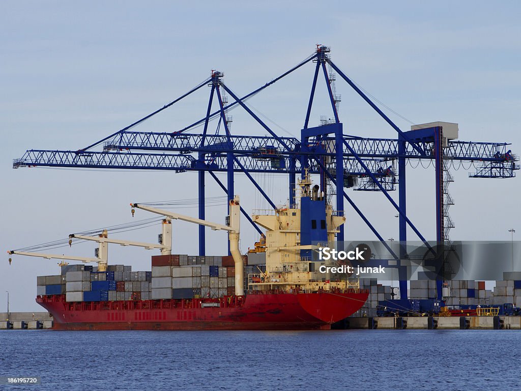 Recipiente barco de carga - Foto de stock de Agua libre de derechos