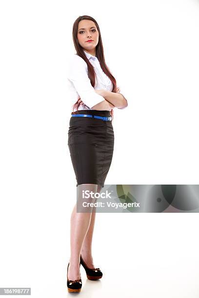 Mujer Con El Pelo Recto Largo Maquillaje Posando Foto de stock y más banco de imágenes de Adulto - Adulto, Adulto joven, Belleza