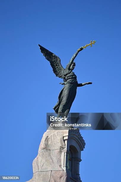 Monumento Angelo Nero - Fotografie stock e altre immagini di Ambientazione esterna - Ambientazione esterna, Architettura, Capitali internazionali