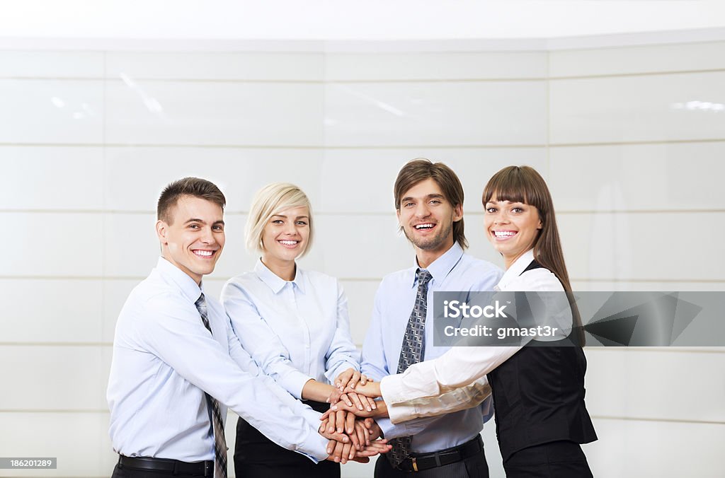 business Personen halten Hände zusammen-meeting im Büro - Lizenzfrei Abmachung Stock-Foto
