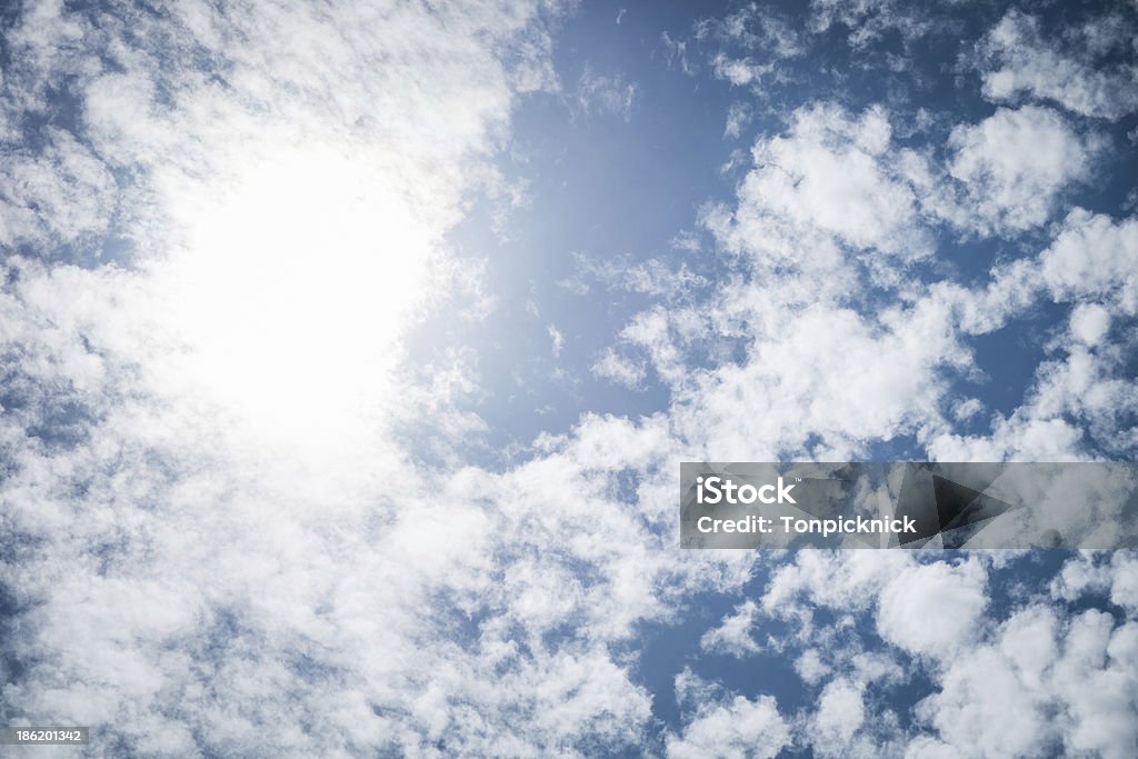 Luz do sol, bela Nuvem e brilhante céu azul - Royalty-free Aberto Foto de stock