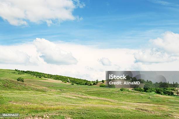 Bergigem Gelände Und Sky Stockfoto und mehr Bilder von Agrarbetrieb - Agrarbetrieb, Anhöhe, Barrow