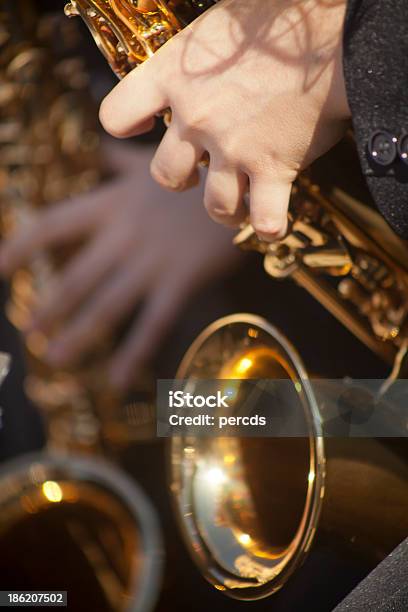 A Tocar Saxofone - Fotografias de stock e mais imagens de Adulto - Adulto, Ao Ar Livre, Espaço para Texto