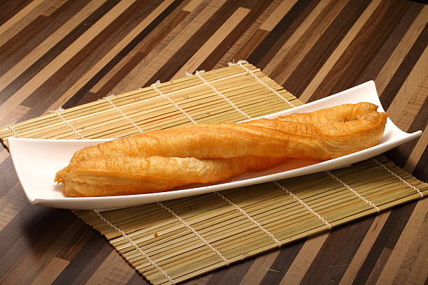 chiński tradycyjny chleb w głębokim tłuszczu naklej na danie - con gee zdjęcia i obrazy z banku zdjęć