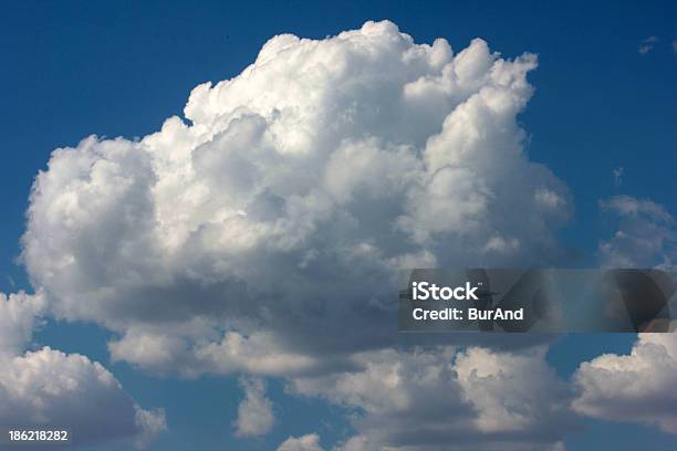 Solar Sky Stockfoto und mehr Bilder von Abstrakt - Abstrakt, Bedeckter Himmel, Biegung