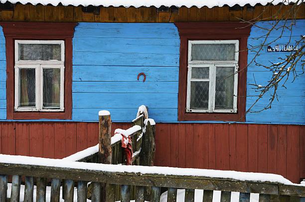 istock House with a fence 186226699