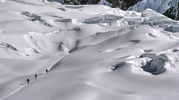 istock Mountaineers traversing glacier 186228782