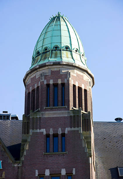 edifici storici nel centro di amsterdam - flowing river water dam foto e immagini stock