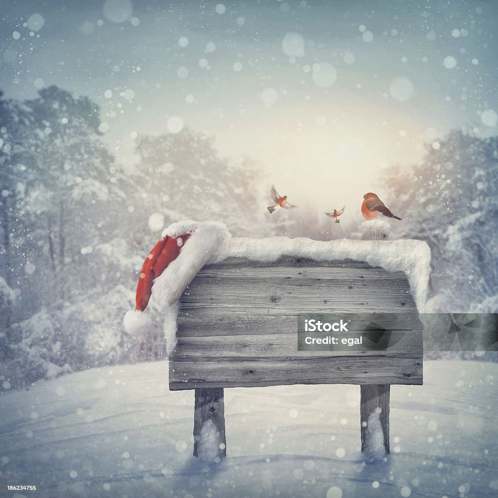 Hölzerne Schild im winter forest - Lizenzfrei Weihnachten Stock-Foto