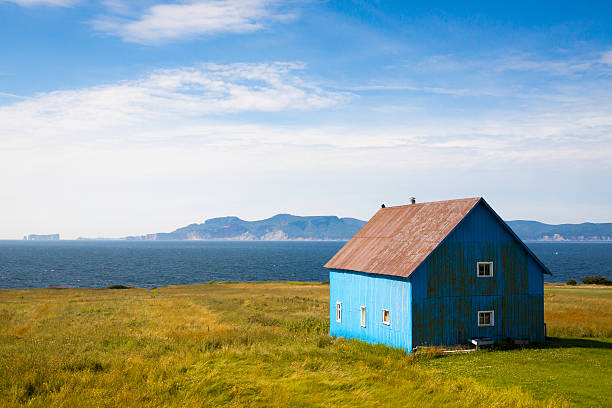 istock Old hut near ocean 186238574