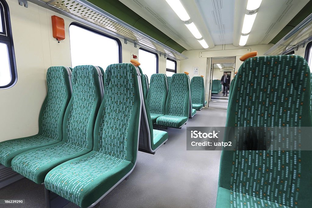 Treno pendolare - Foto stock royalty-free di Ambientazione interna