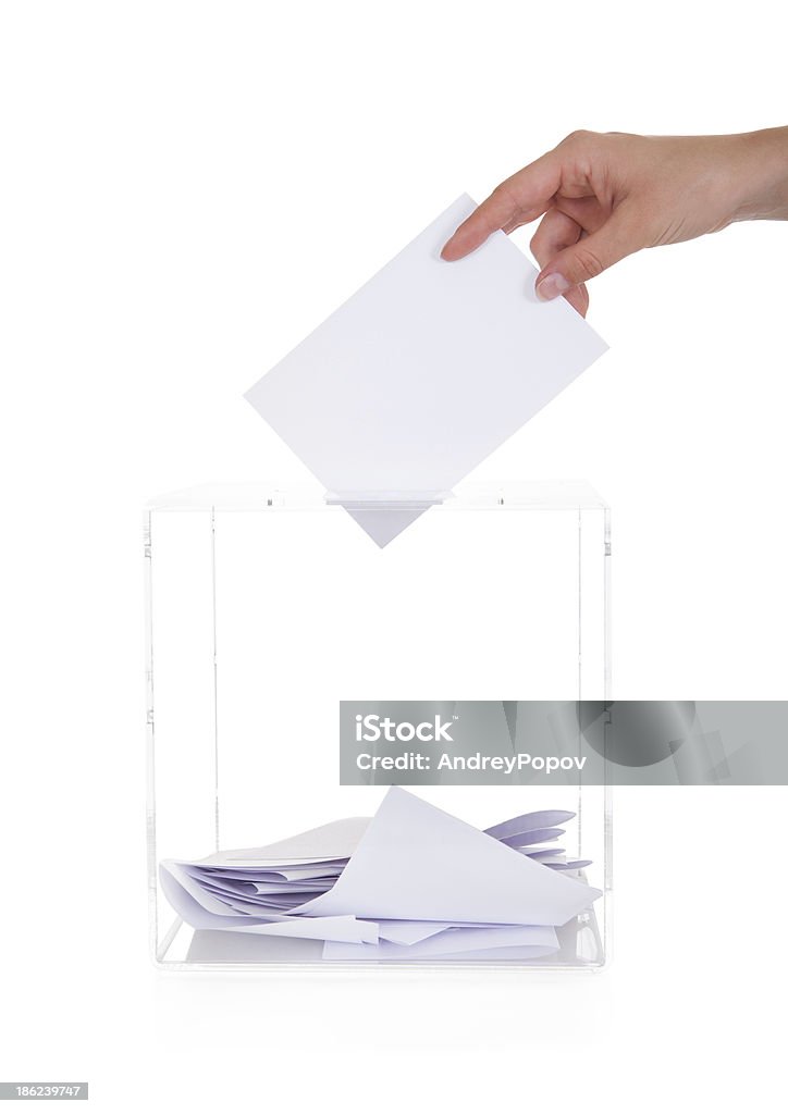 클로즈업 손 삽입 용지 상자 - 로열티 프리 Referendum 스톡 사진