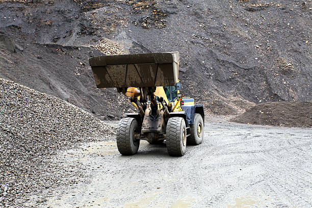 ładowanie zbiorczych - rock quarry zdjęcia i obrazy z banku zdjęć