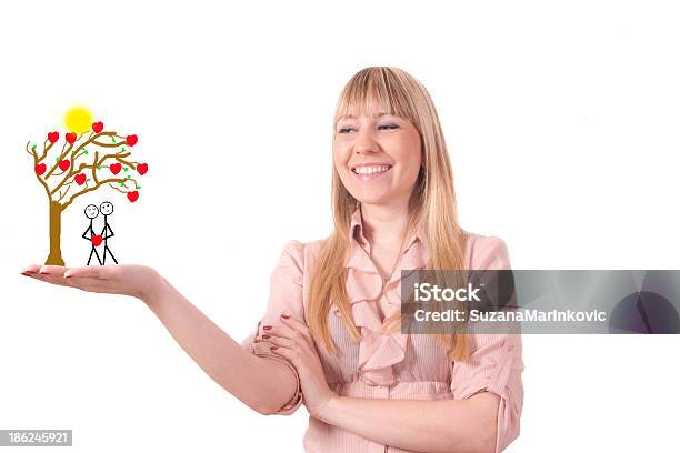 Mujer En Love Foto de stock y más banco de imágenes de Adulto - Adulto, Adulto joven, Agarrar